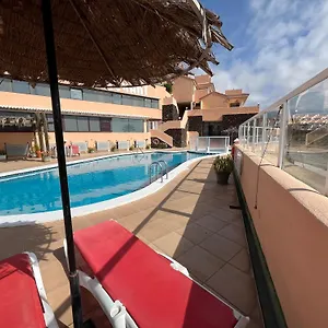 https://terrazas-de-la-paz-holiday-beach-house.adeje-hotels.com